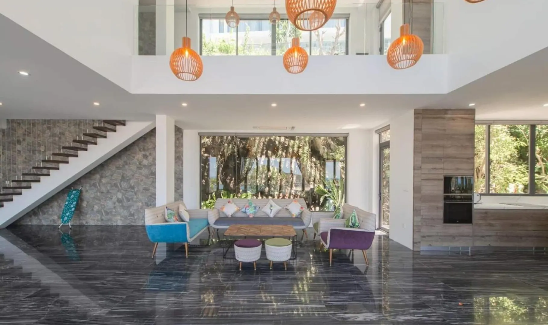 Nha Trang Oceanfront Luxury Villa Anh Nguyen