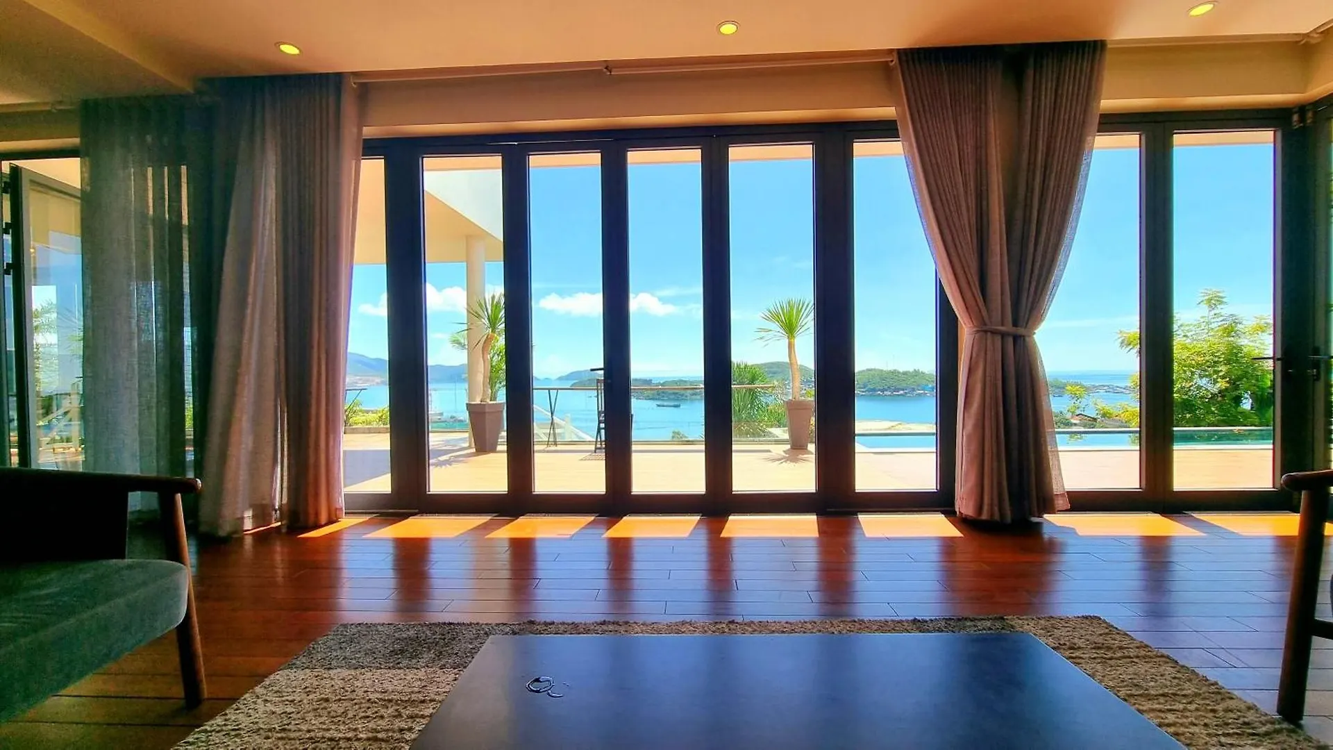 Nha Trang Oceanfront Luxury Villa Anh Nguyen