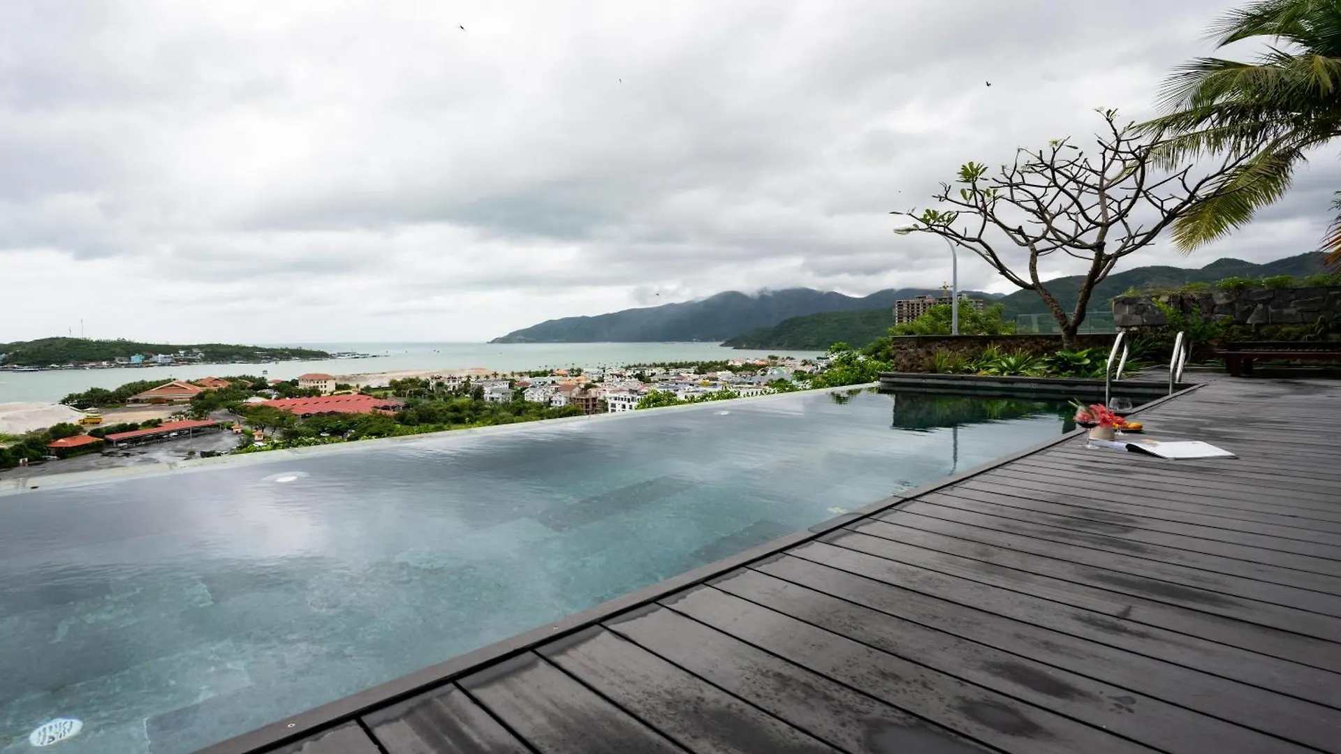 Nha Trang Oceanfront Luxury Villa Anh Nguyen  נה טראנג