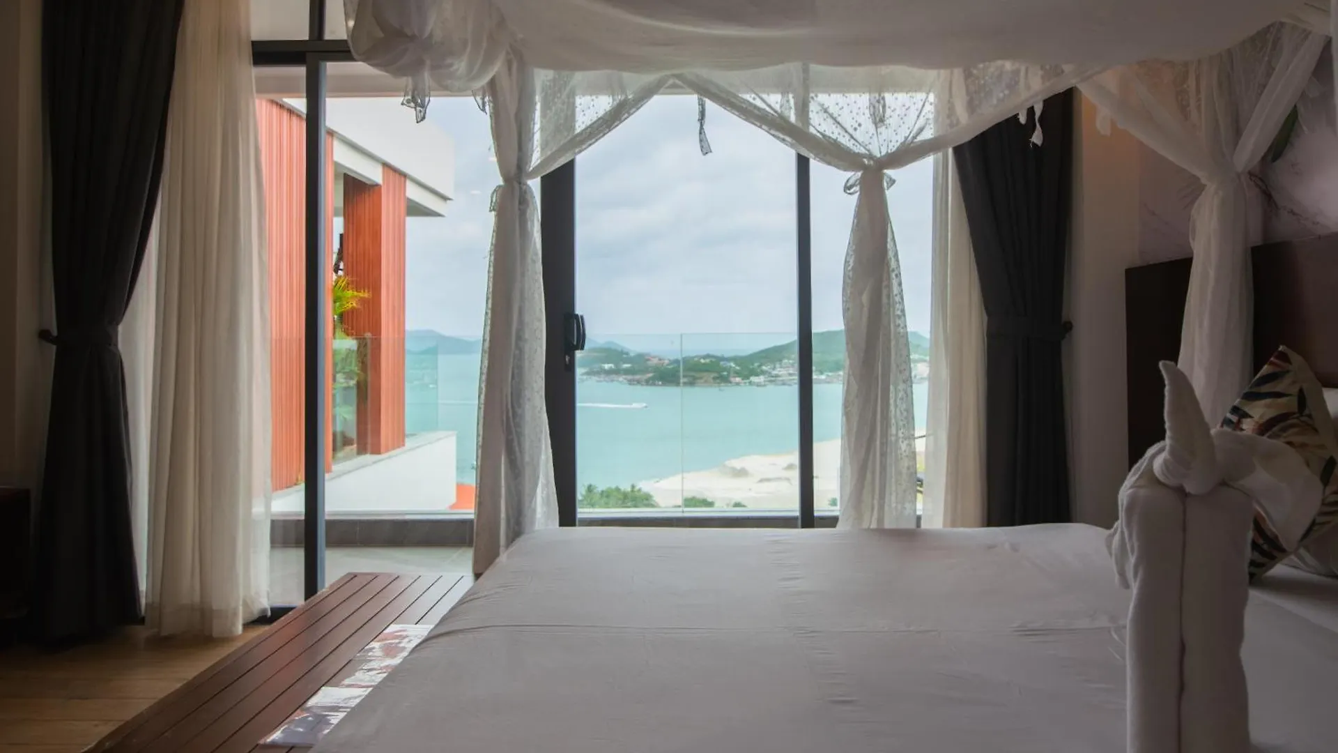 Nha Trang Oceanfront Luxury Villa Anh Nguyen
