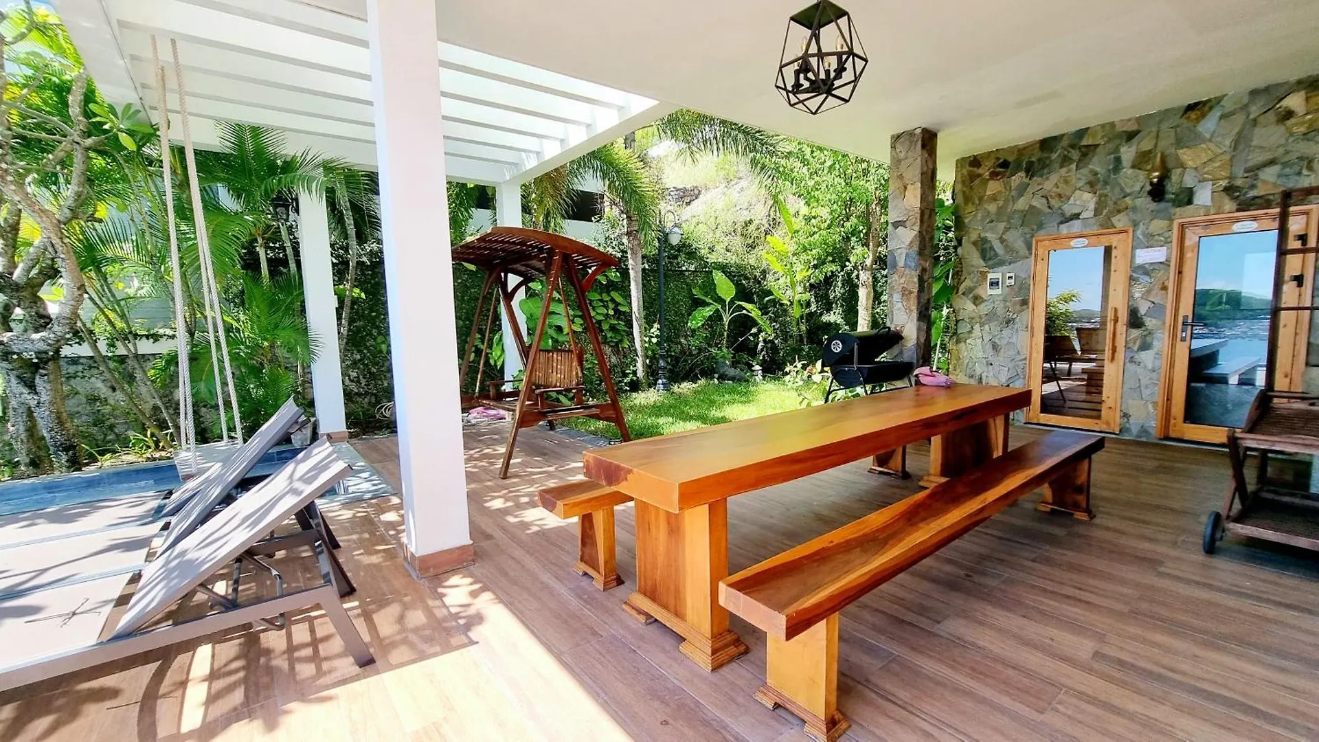 Nha Trang Oceanfront Luxury Villa Anh Nguyen