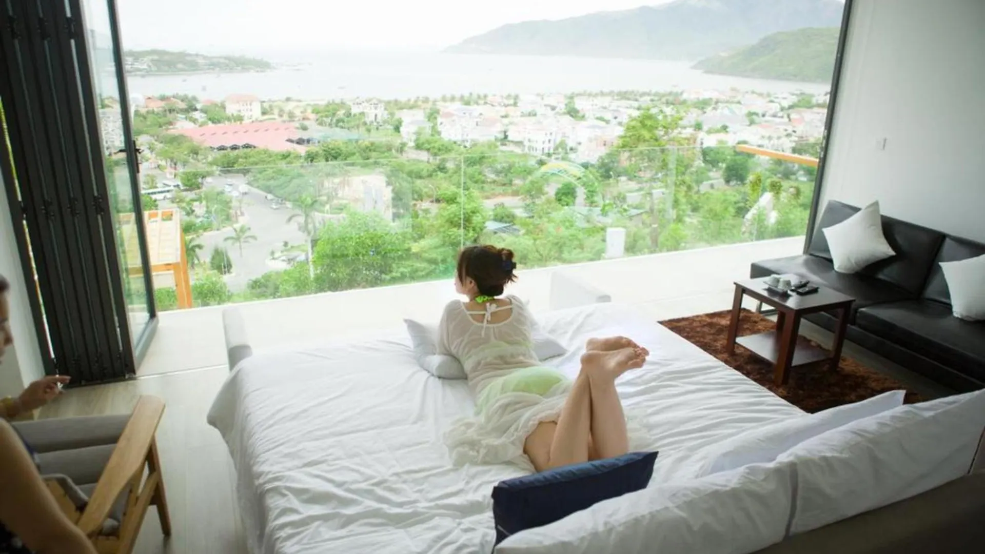 Nha Trang Oceanfront Luxury Villa Anh Nguyen נה טראנג
