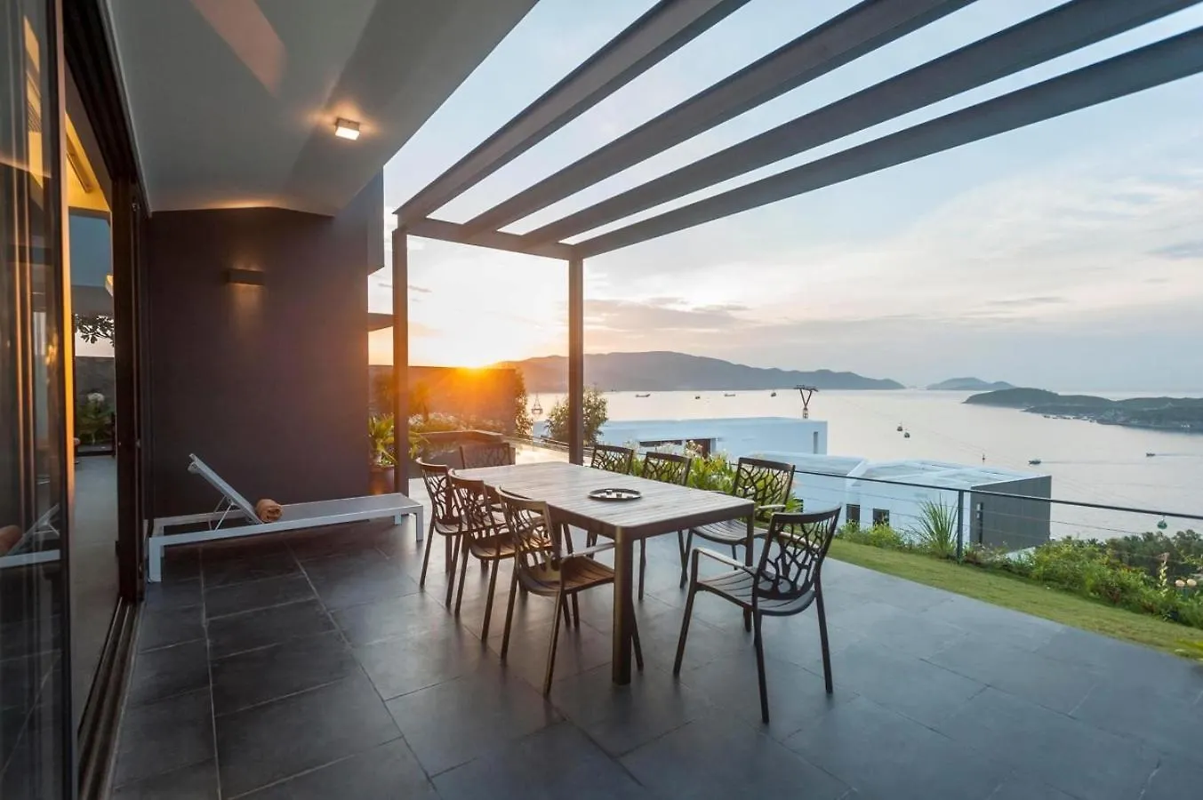 Nha Trang Oceanfront Luxury Villa Anh Nguyen וייטנאם