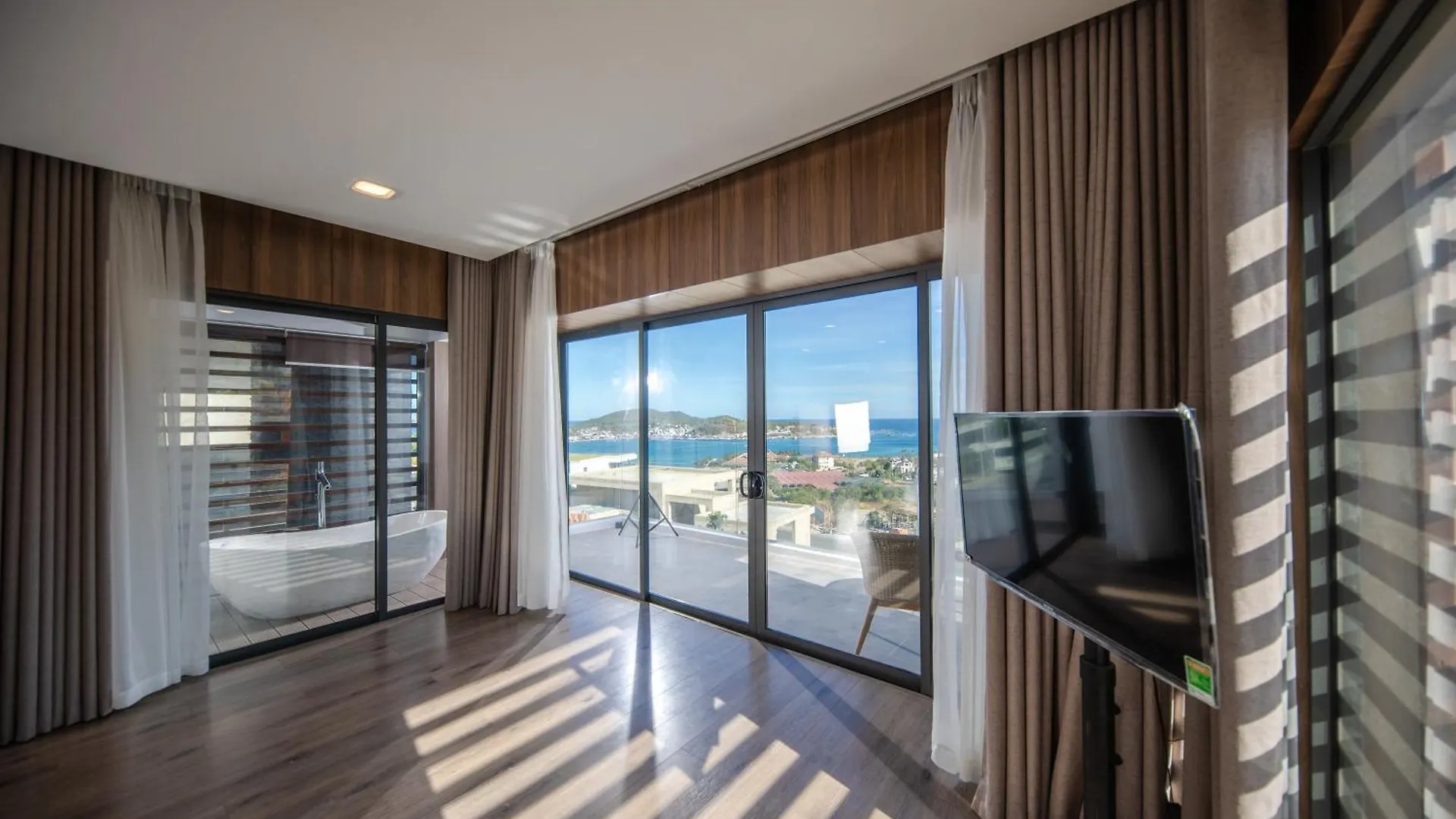 Nha Trang Oceanfront Luxury Villa Anh Nguyen