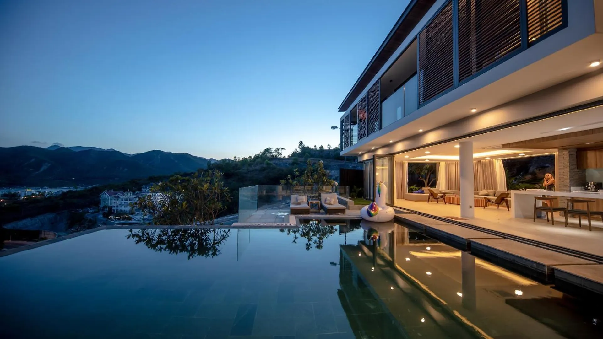 Nha Trang Oceanfront Luxury Villa Anh Nguyen